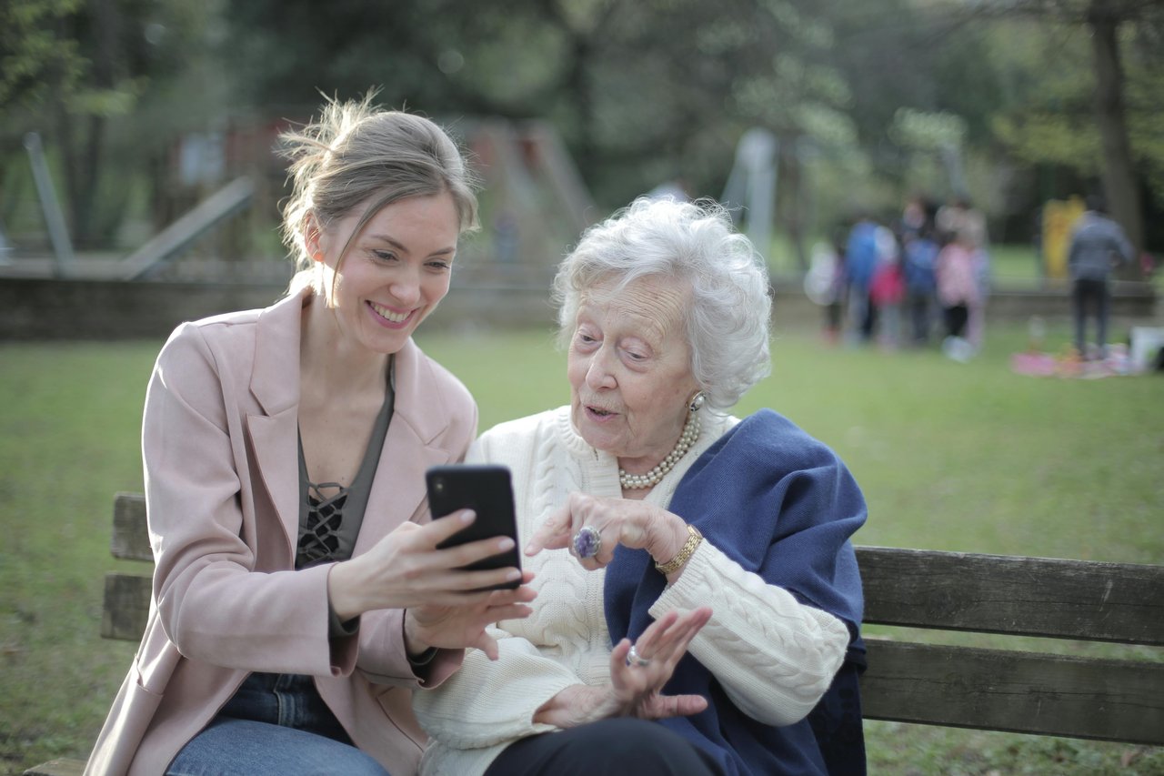 Smartphone jeu office de tourisme